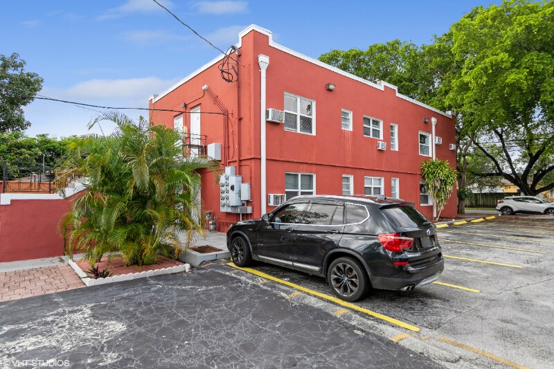 Building Photo - 921 N 19th Ave