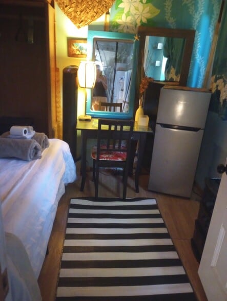 4.5’ Refrig. in-room. - 281 Kaikea St