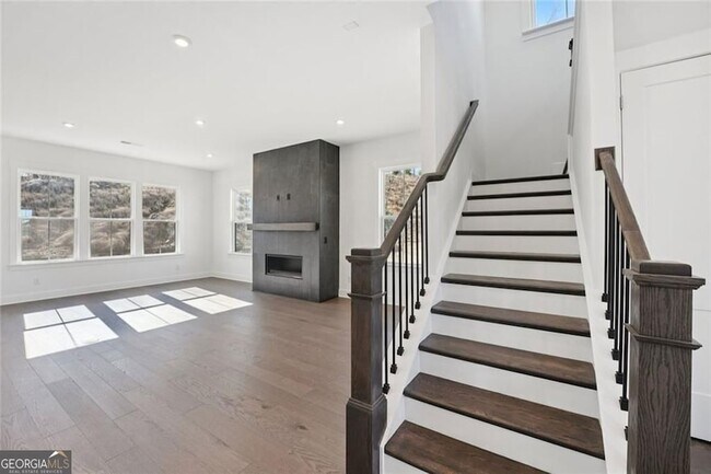 Building Photo - 2815 Medford Dr