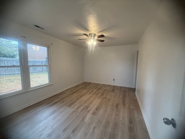 Building Photo - ASHLEY WOODS