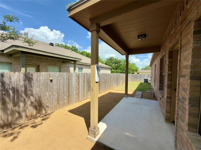 Building Photo - 216 Anne Louise Dr