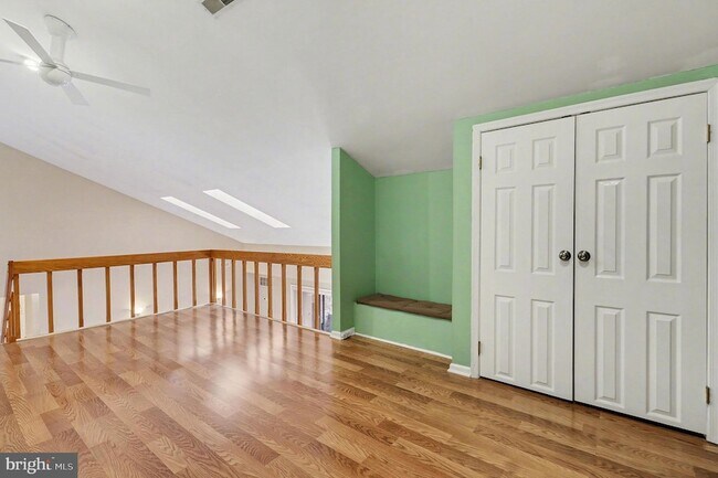 Building Photo - 910 Mountainview Dr