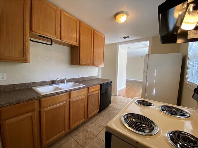 Building Photo - 4812 Roanoke St