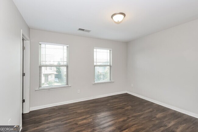 Building Photo - 255 Magnaview Dr