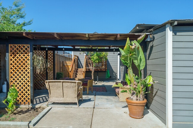 Building Photo - 1227 Sherman St