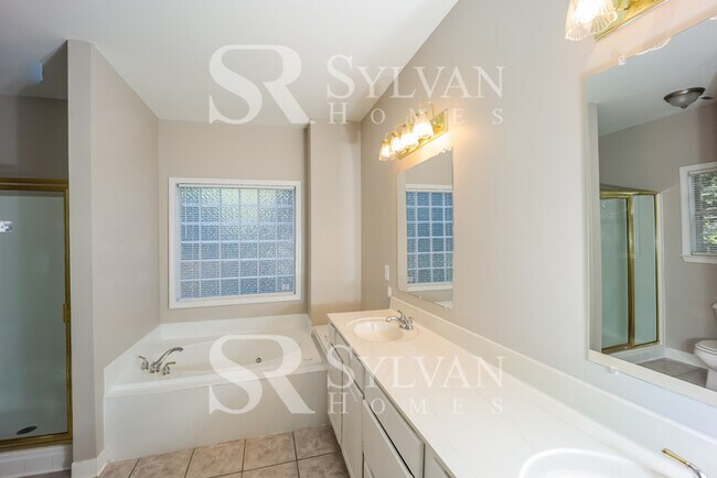 Building Photo - Spacious 4BR 3BA Home for You