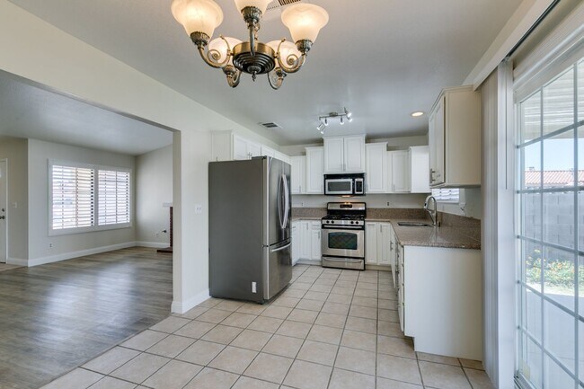 Building Photo - AVAILABLE 1/1/26- Beautiful 3-Bedroom, 2-Bathroom Home in Green Valley