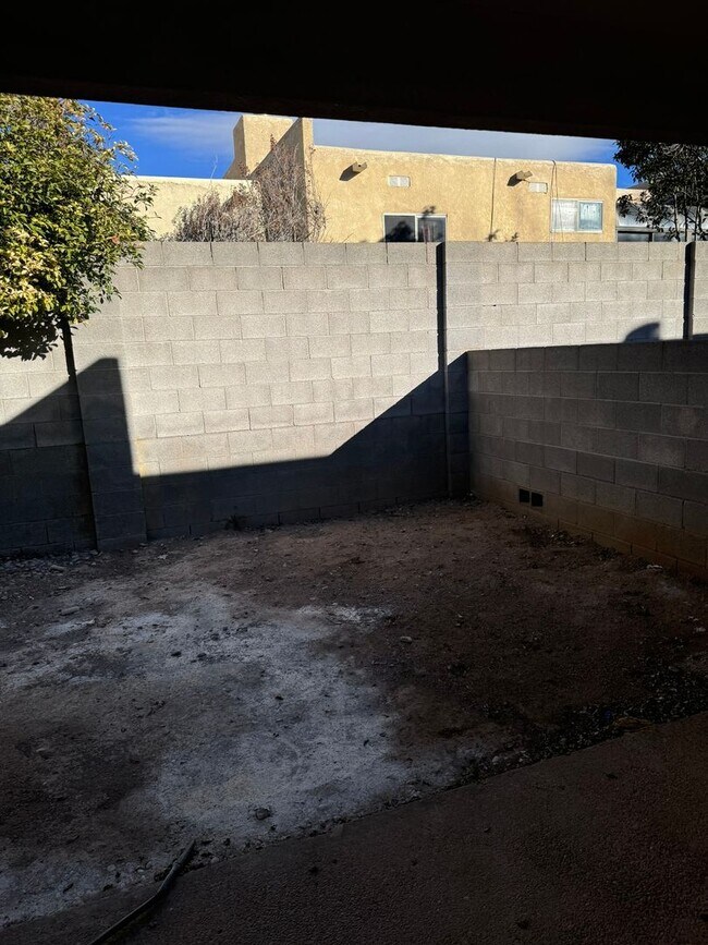 Building Photo - Foothills Townhouse 2 Bedroom 2 Bath with 2 Car Garage