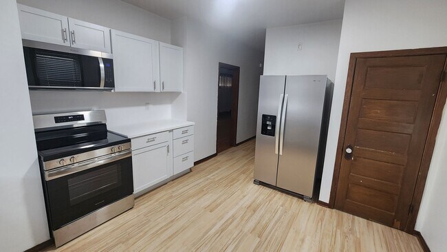 Building Photo - Rent your way to a brighter future!