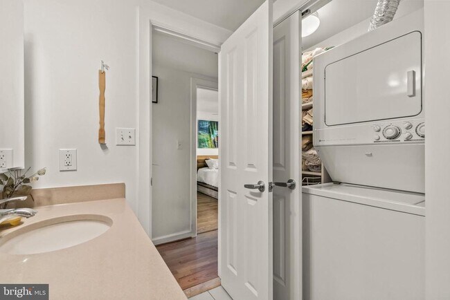 Building Photo - 1421-1423 Chapin St NW