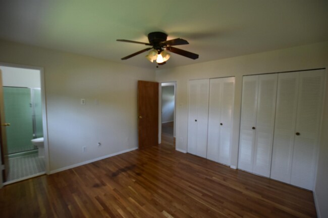 Building Photo - 4015 Heathfield Rd