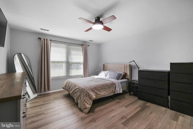 Building Photo - 7812 Mayfair Cir
