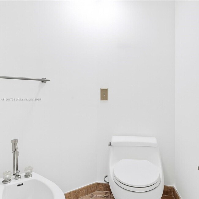 Building Photo - 888 Brickell Key Dr