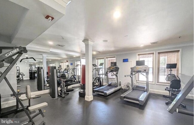 Building Photo - 2465 Army Navy Dr