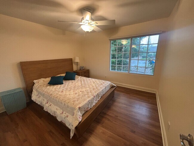 Building Photo - Stunning Single-Story 3-Bedroom Home with 3-Car Garage and Community Pool in Thousand Oaks!