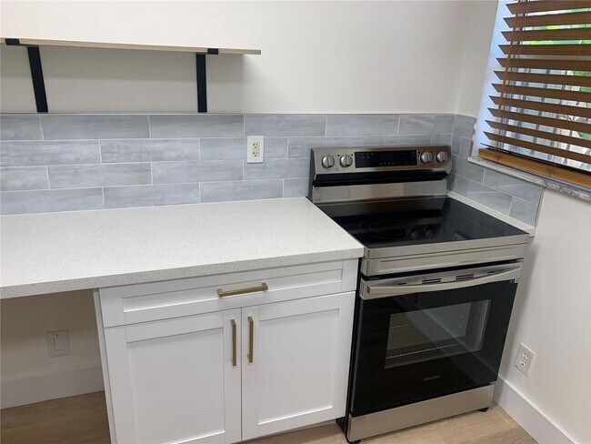 Building Photo - 2889 SW 19th Pl