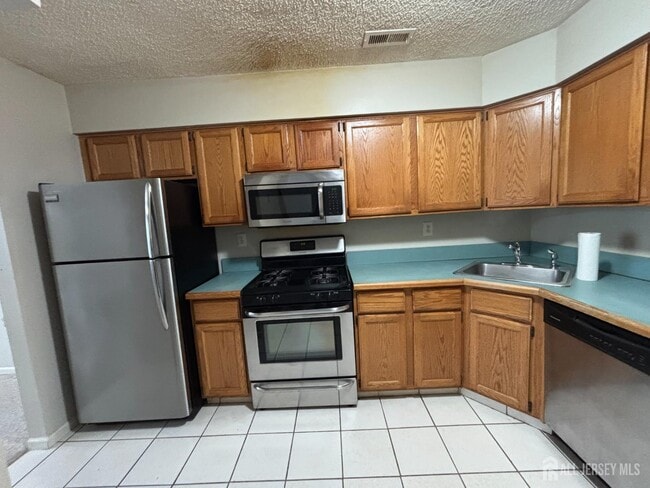 Building Photo - 62 Colleen Ct