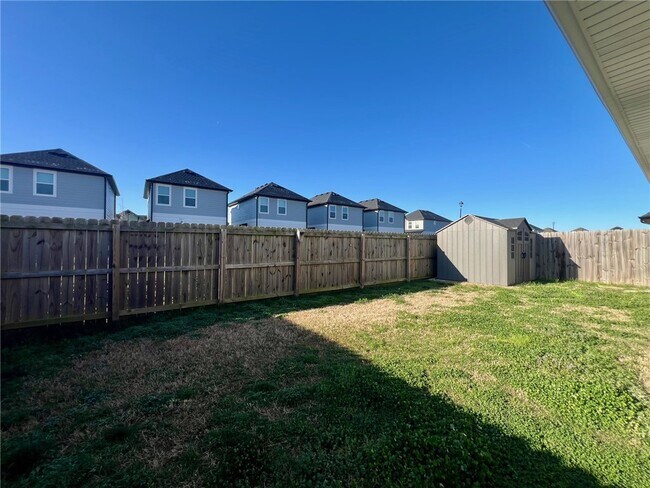 Building Photo - 1720 W Broadway Pl