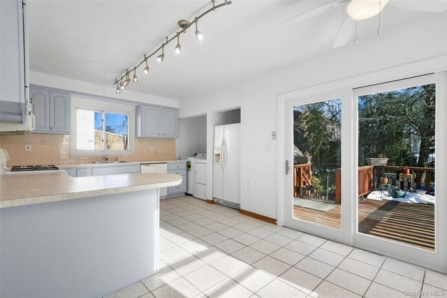 Building Photo - 156 Madison St