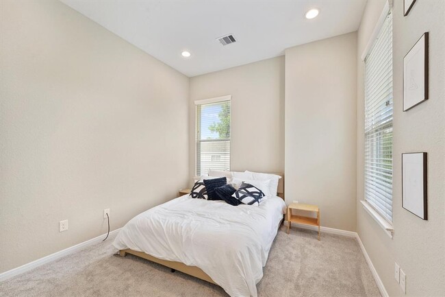 Building Photo - 5620 Madison St