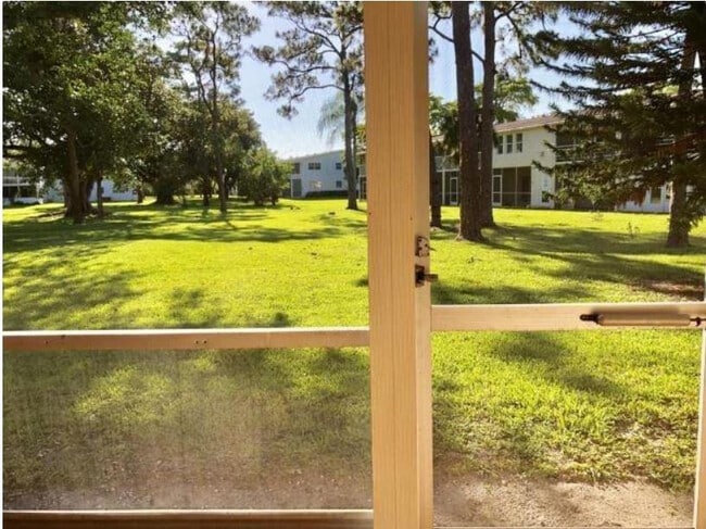 Building Photo - 91 Ventnor E