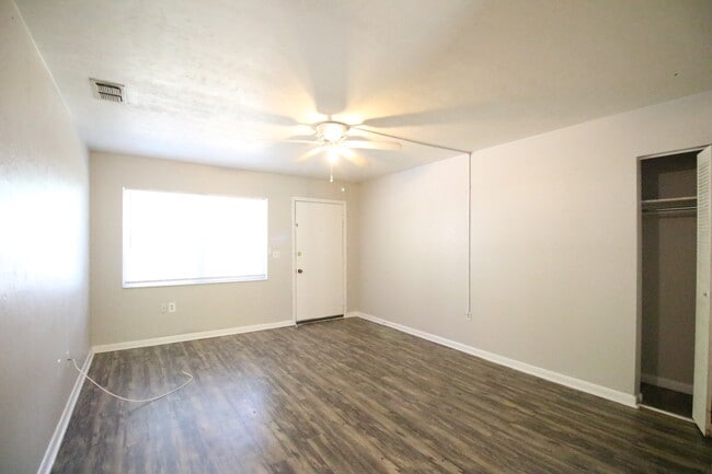 Building Photo - 615 SW 11th Ln