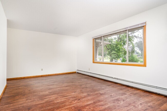 Building Photo - 4301 Valley View Rd