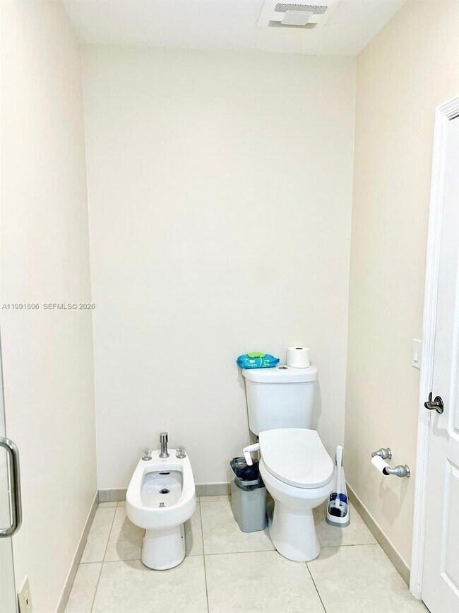 Building Photo - 8899 NW 176th Ln