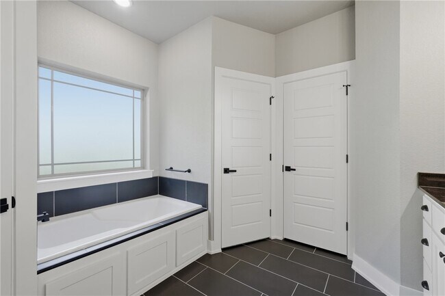 Building Photo - 8 Leyland Dr