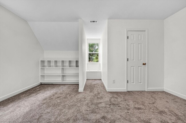 Building Photo - Beautiful home in Chestnut Creek