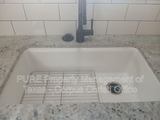 Building Photo - 730 Bradshaw Dr