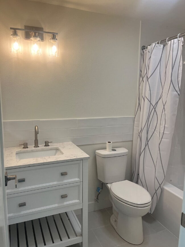 Building Photo - "Charming 4-Bedroom Coastal Retreat with 2 Baths"