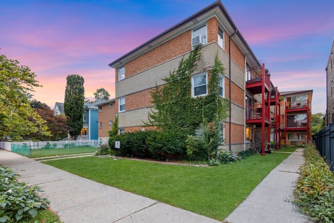 Building Photo - 4236 N Kedvale Ave