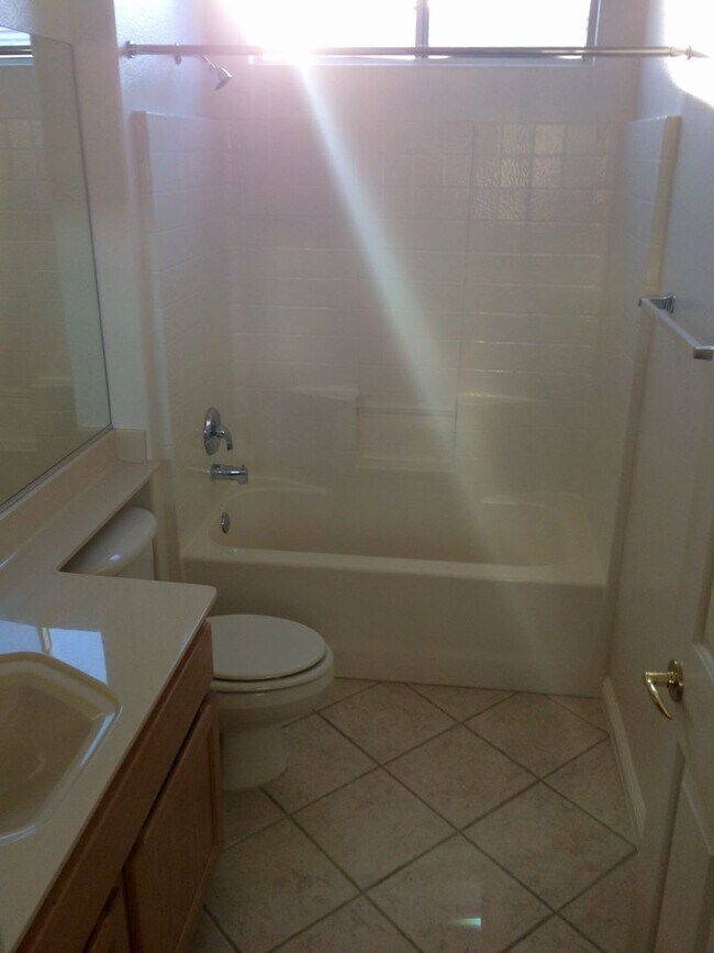 Building Photo - FANTASTIC UPGRADED 55+ SUN CITY ANTHEM COMMUNITY HOME!!!