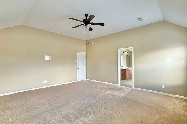 Building Photo - AVAILABLE NOW! (Small Pets Only)