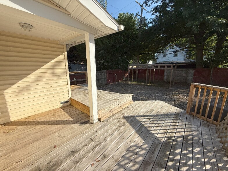 Building Photo - 3347 W 131st St