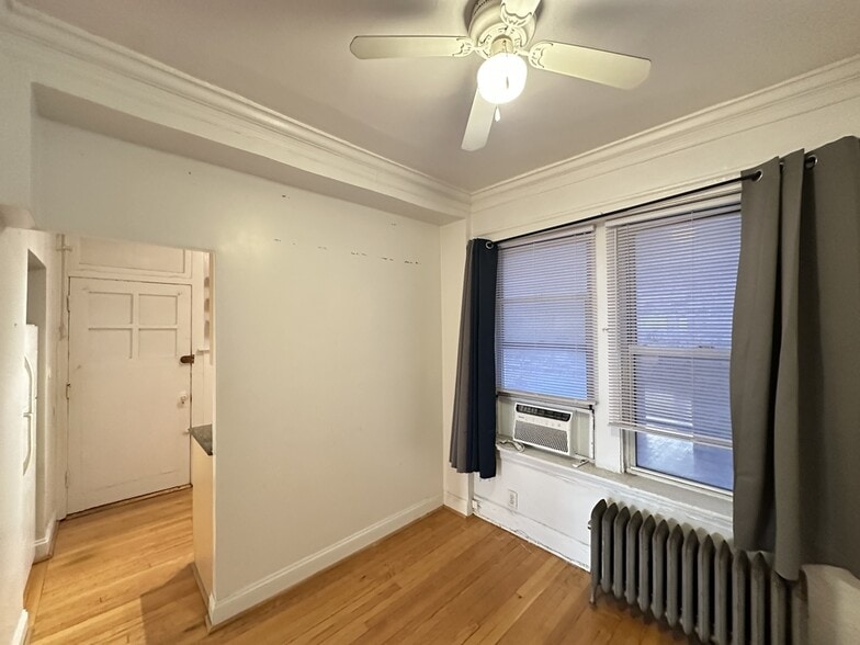 Building Photo - 526A W Surf St