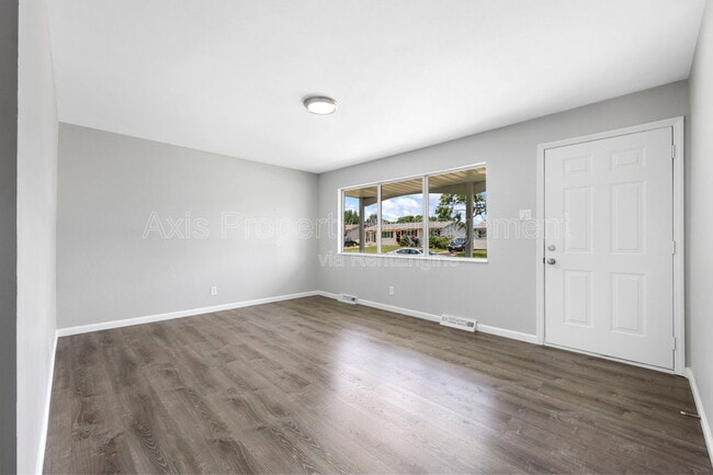 Building Photo - 906 Chula Dr