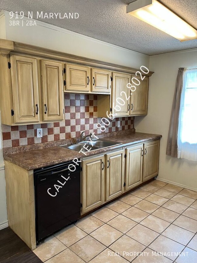 Building Photo - 919 N Maryland-
