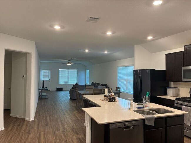 Building Photo - COMING SOON! Beautiful 4BR 3BA w/ Fenced Backyard • Private Yard• Attached Garage in Siena