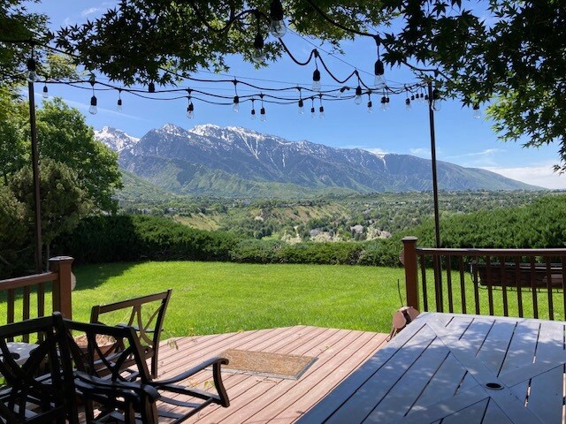 Overlooking Willowcreek and Golf Course - 2946 E Scandia Way