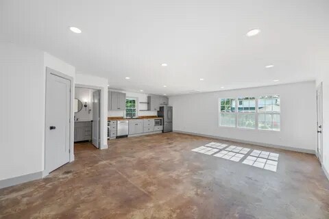 Building Photo - 1607 Riverside Dr