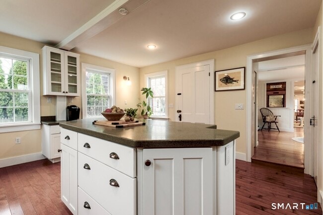 Building Photo - 33 Main St