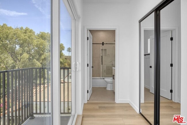 Building Photo - 10828 Hesby St