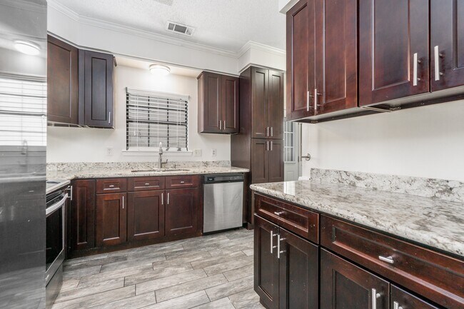 Kitchen - 1450 Lila St