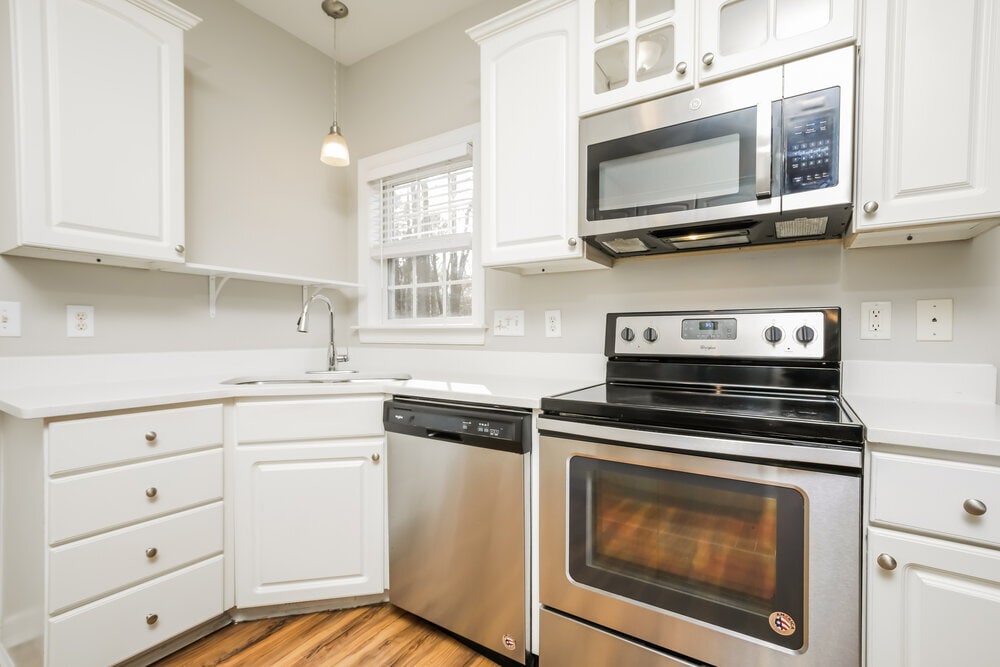 Building Photo - 909 Lotus Ln