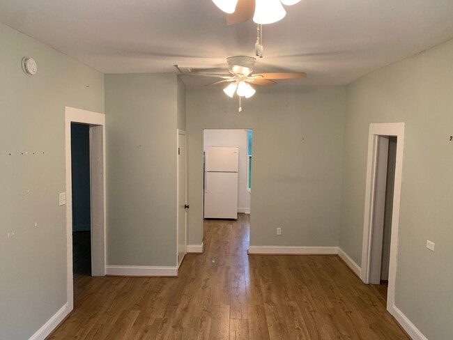 Building Photo - 1 bedroom Historic Cottage half Block from Canal