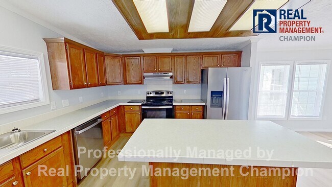 Building Photo - Spacious 3 BD/2.5 BA Home w/New Flooring and Fresh Paint