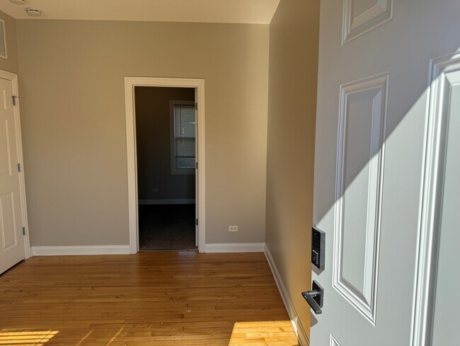 Building Photo - 1845 N Honore St