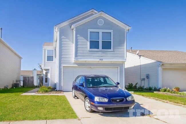 Building Photo - 1302 Crescent Dr